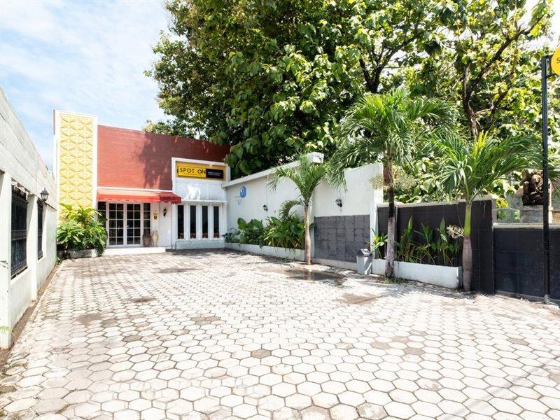 Spot On 2419 Rumah Nugraha Hotel Syariah Yogyakarta Exterior photo