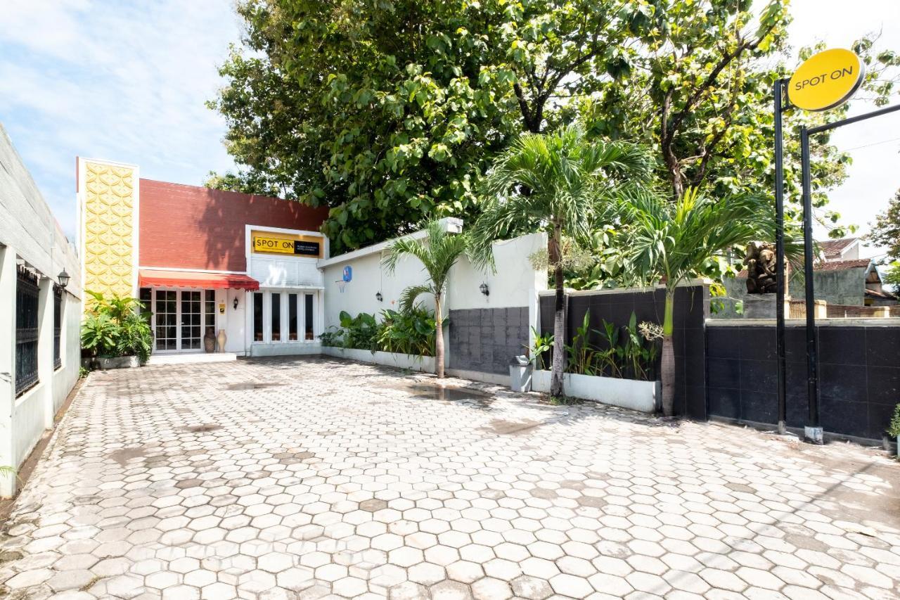 Spot On 2419 Rumah Nugraha Hotel Syariah Yogyakarta Exterior photo